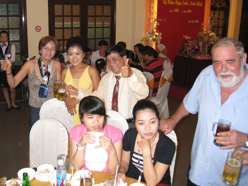 2010 Jan 10 Kỷ niệm lễ cưới hai bạn Thủy.Linh