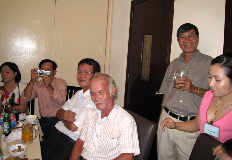 05 Aug 2008 Mừng 2 bạn Minh Thu . Văn Cảnh về thăm VN