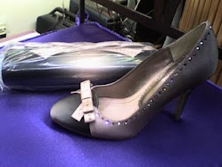 Conjunto de zapato y bolso gris y rosa de Tiffany
