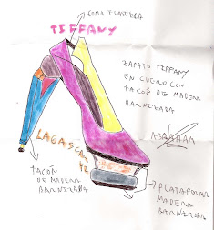 Zapato Tiffany en cuero con tacón de madera barnizada.