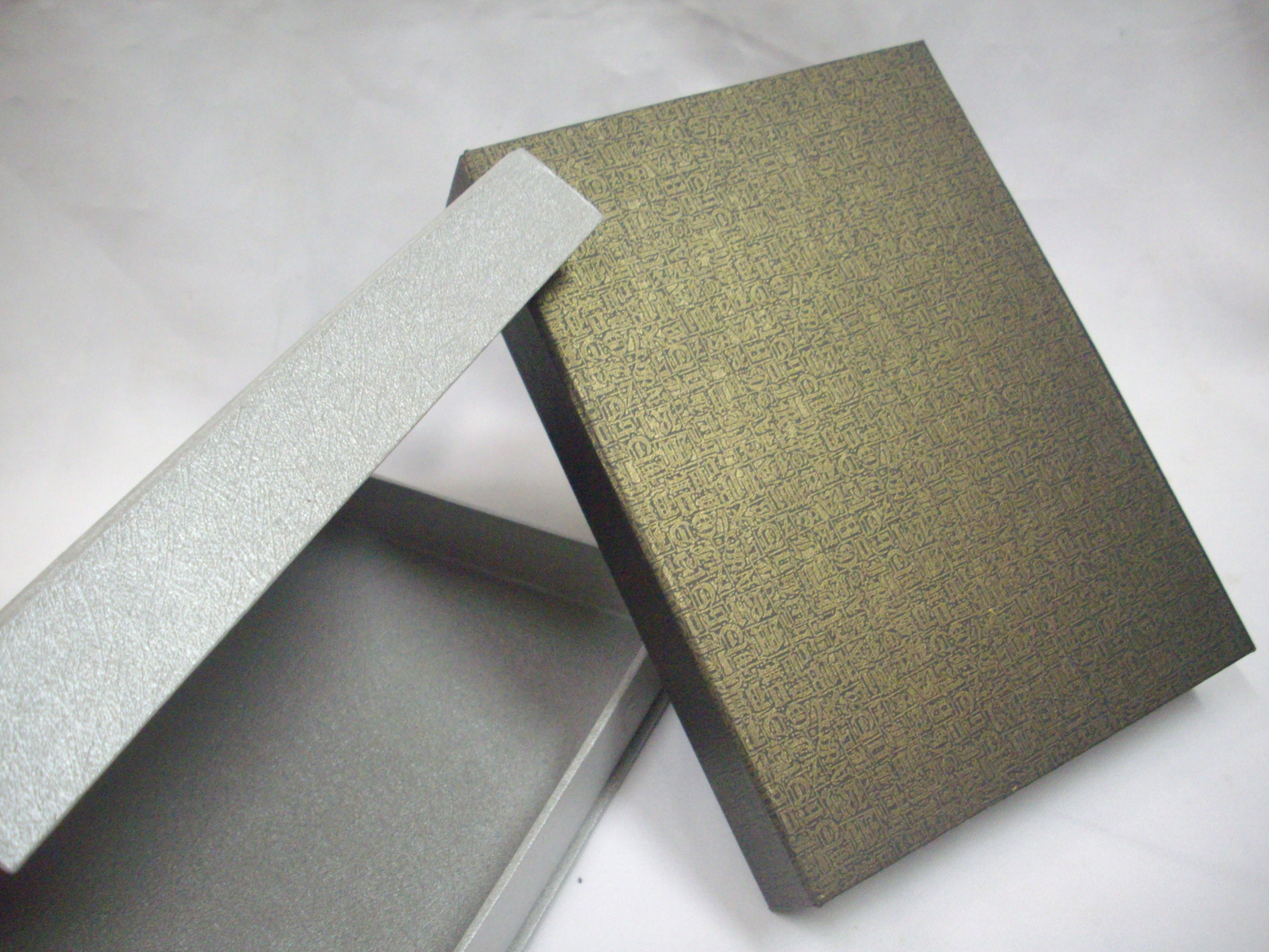 Singapore Gift Boxes Gift box for presenting a photo frame or book or...