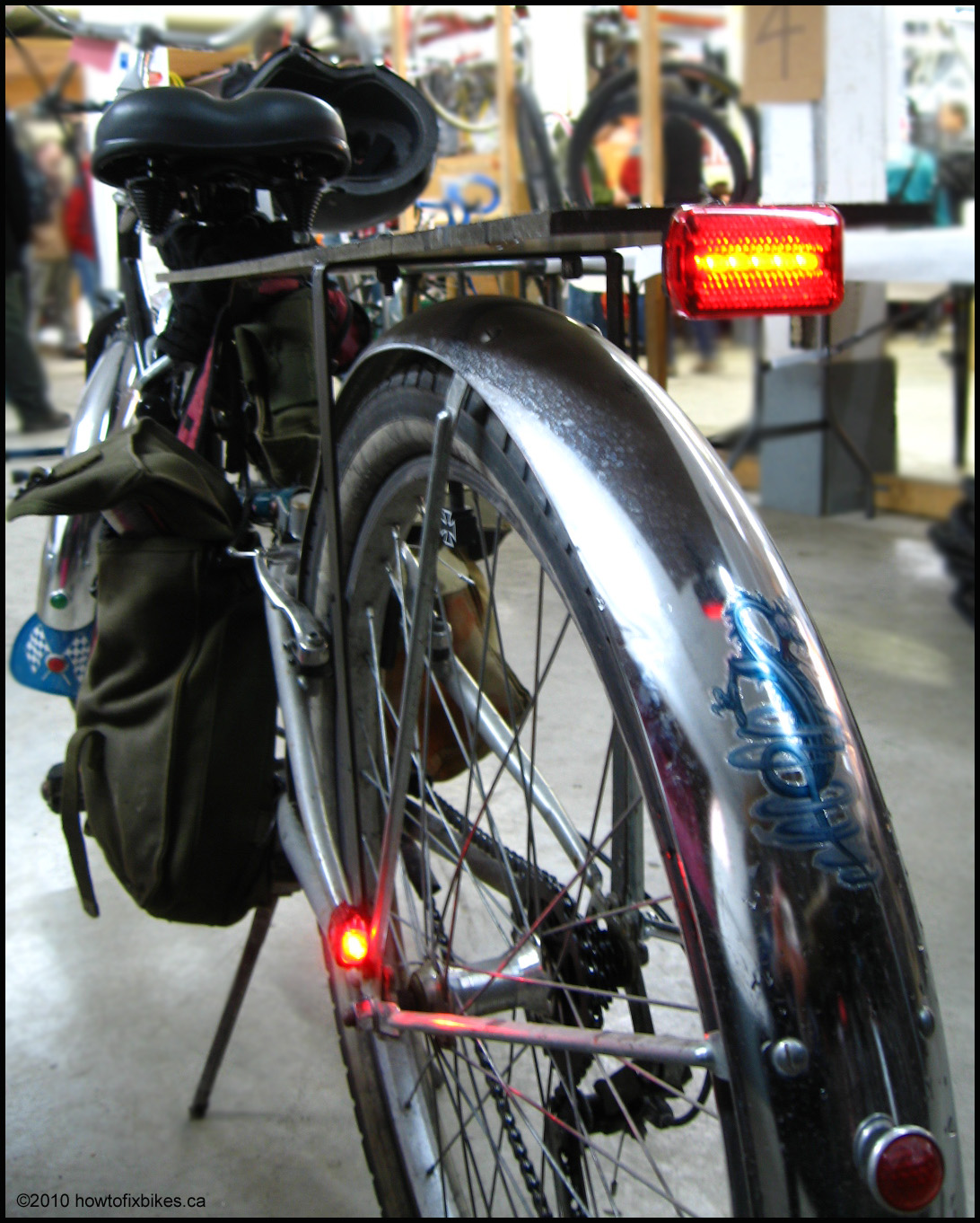 Free advice on how to fix your bicycle BICYCLE REFLECTORS AND LIGHTS