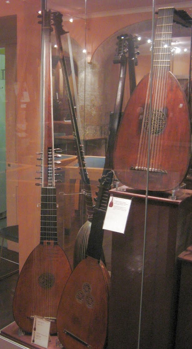 [lutes2.jpg]