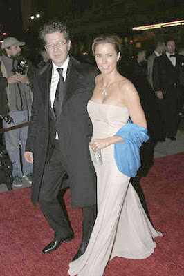 Tea Leoni UNICEF Snowflake Ball