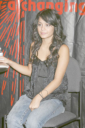 [vanessa-anne-hudgens-international-vision-expo-west-2.jpg]