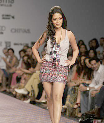 Riya Sen Wills Lifestyle India Fashion Week