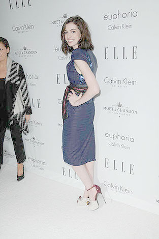 [anne-hathaway-women-in-hollywood-tribute-3.jpg]