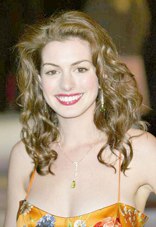[anne-hathaway-vanity-fair-oscar-party-3.jpg]