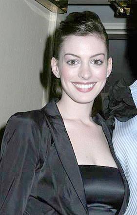 [anne-hathaway-human-rights-campaign-gala-1.jpg]