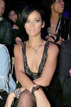 [Rihanna+John+Galliano's+2008+Winter-Fall+Collection+Paris+Fashion+Week+Photos+(5).jpg]