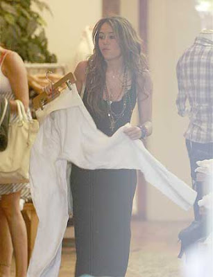 Miley Cyrus Shopping Studio City Photos