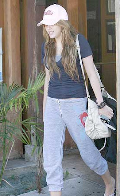 Miley Cyrus Leaving Mo's Restaurant Photos