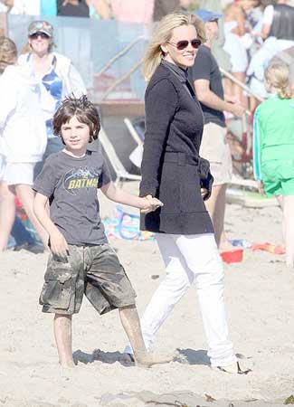 [Jenny+McCarthy+and+Family+Malibu+Beach+Pictures.jpg]