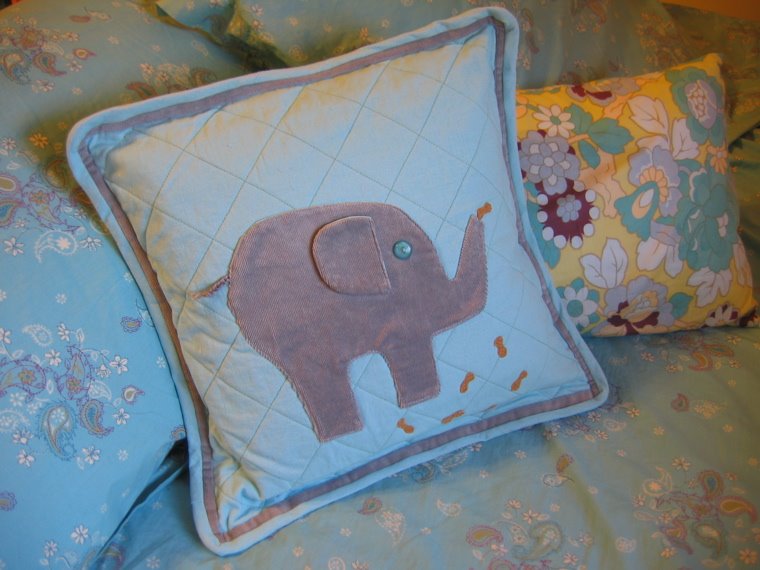 [elephantpillow.jpg]