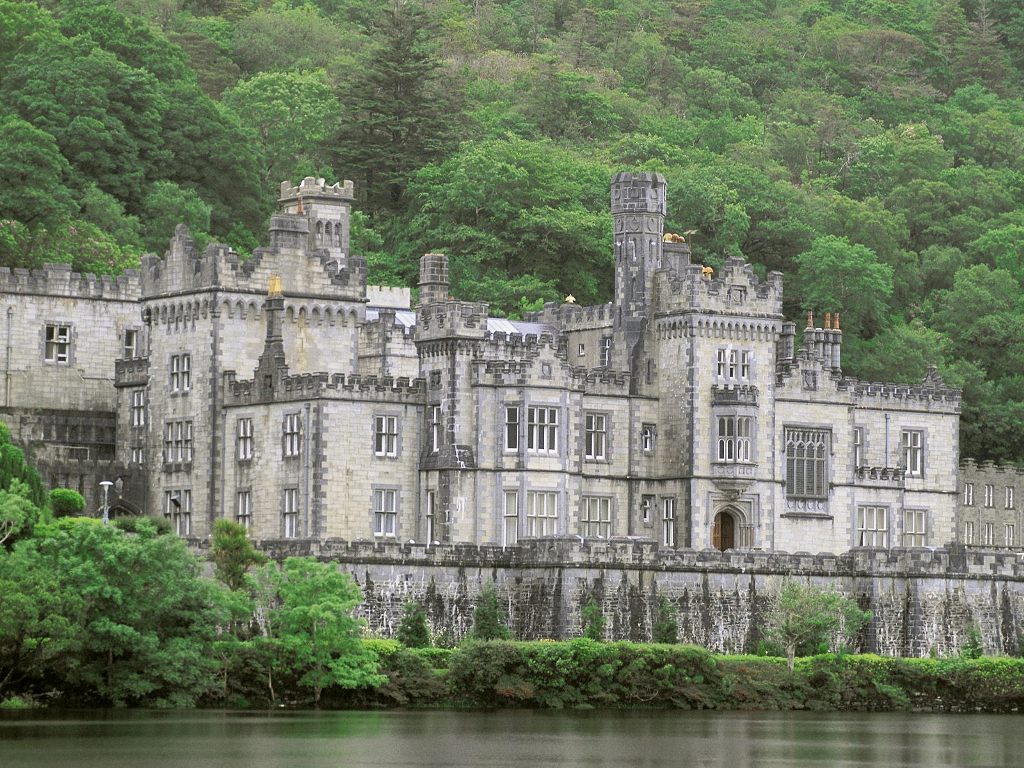 [Galway+-+Kylemore_Abbey_1024.jpg]
