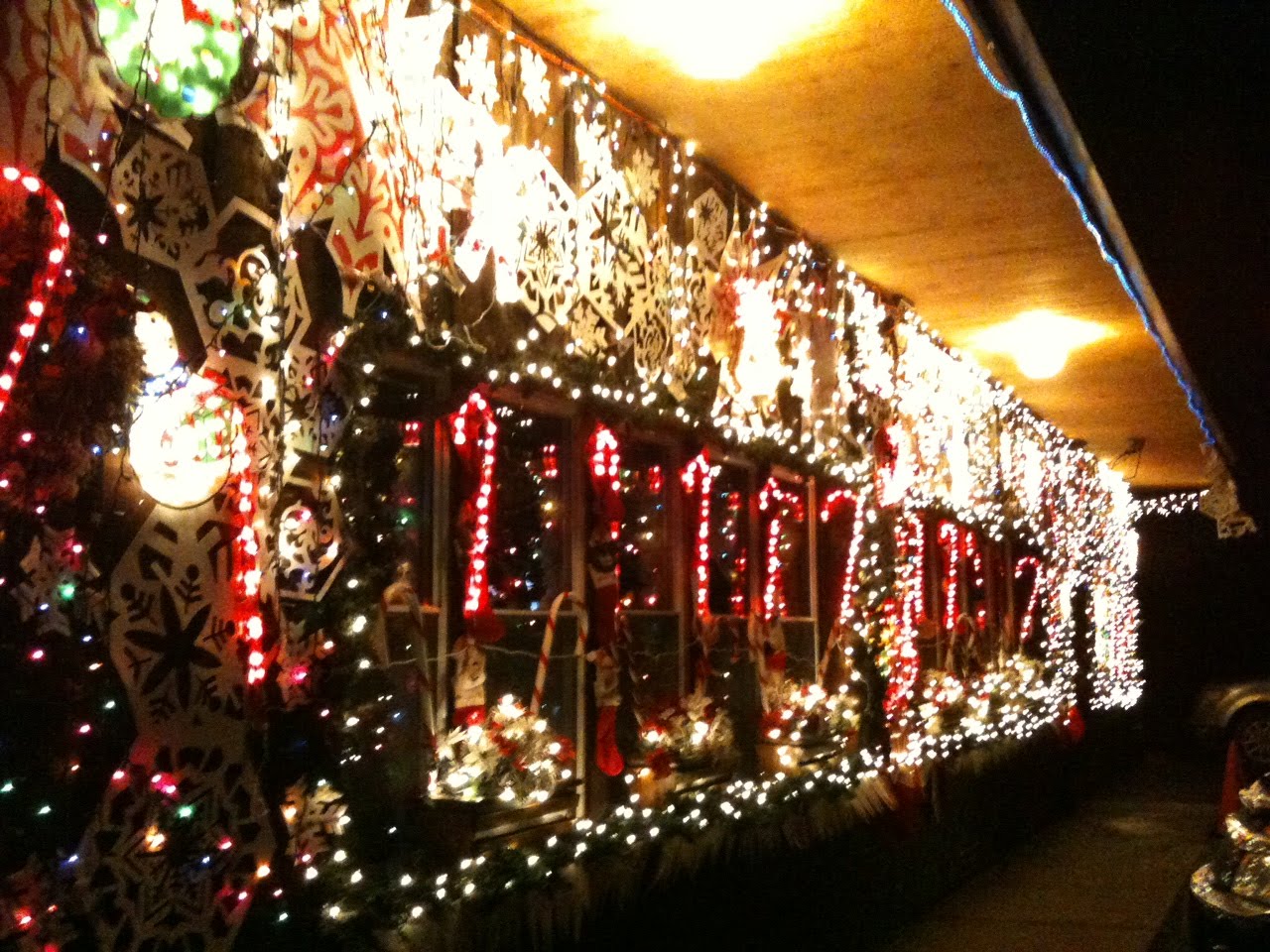 Bob's Garage Come for the freakshow, stay for the sandwiches Dale