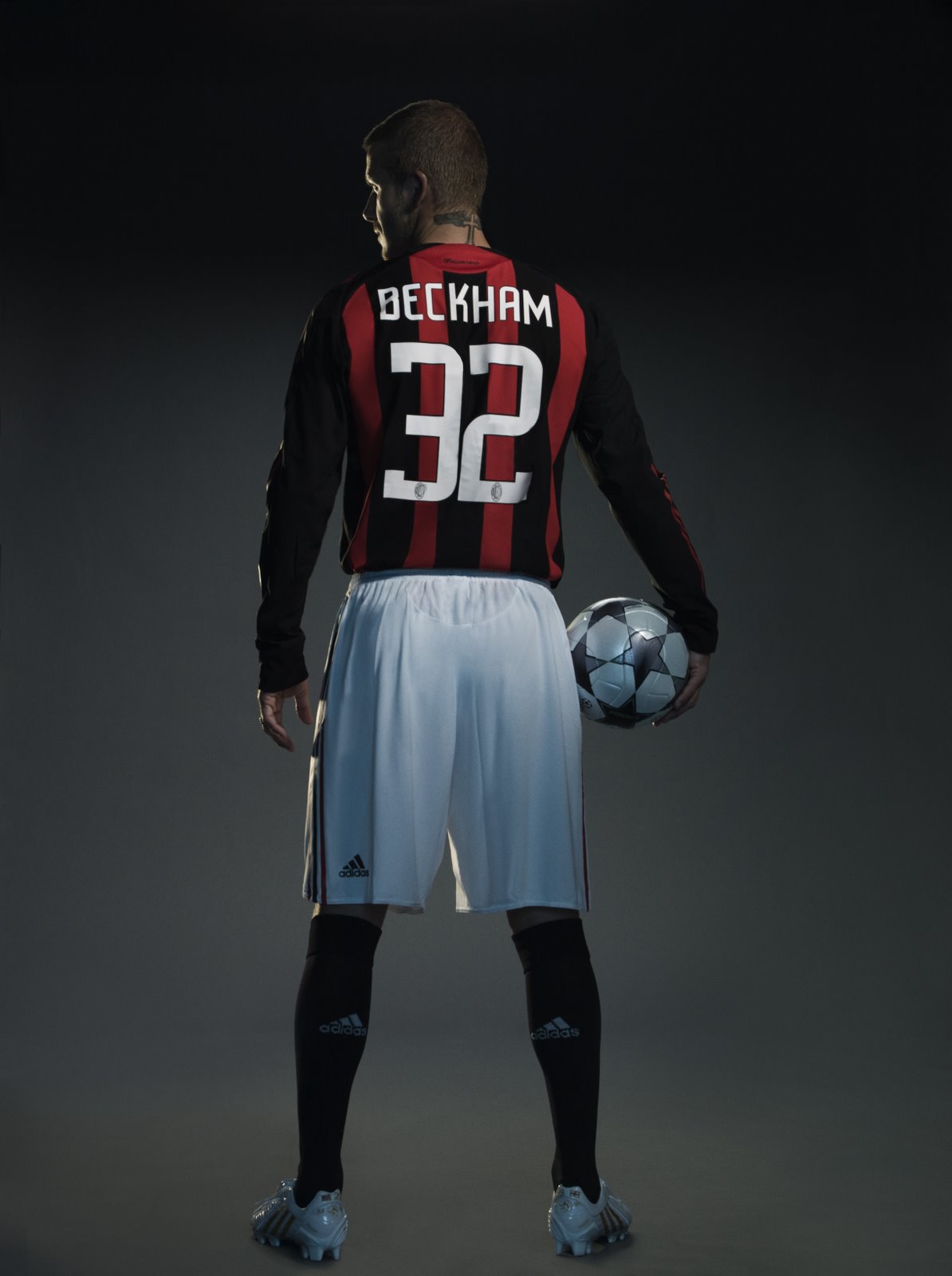 Beckham_Milan_backfullbodyball2.jpg