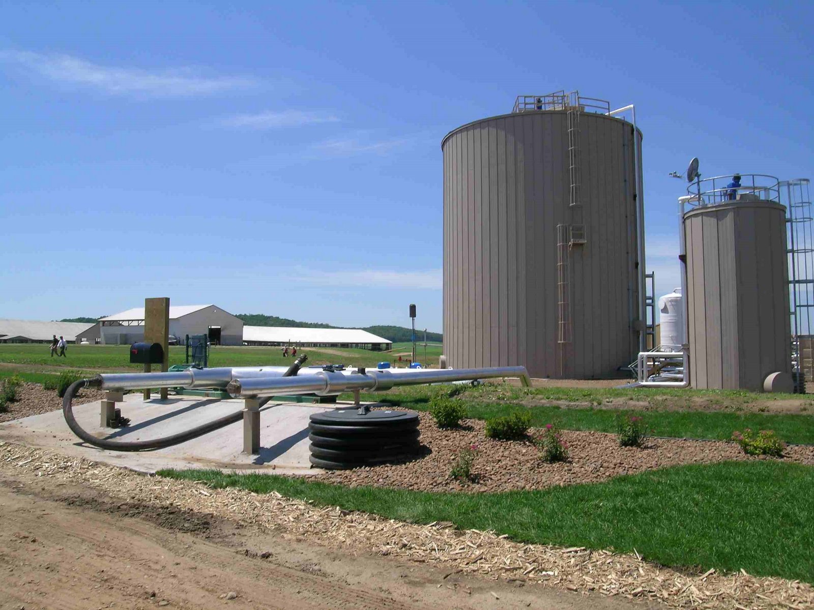 [Digester+with+barn+-+lo+res.jpg]