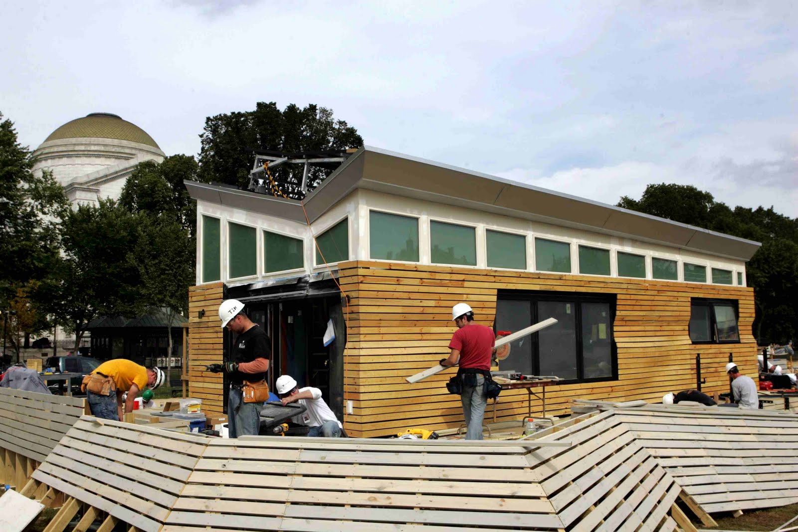 [UWM+solar+house+-+lo+res.jpg]