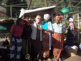 THE BANANA MARKET