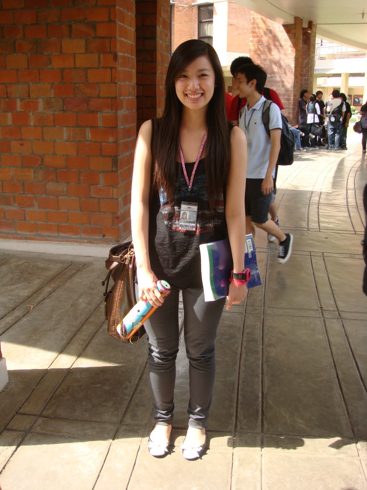 Fashionista Atenista Girl Next Door