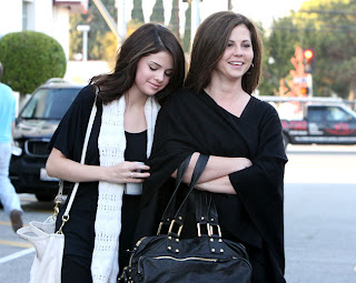 selena gomez: selena gomez mother is so young