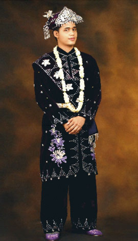 Download this Pakaian Adat Tradisional Bangka Belitung picture
