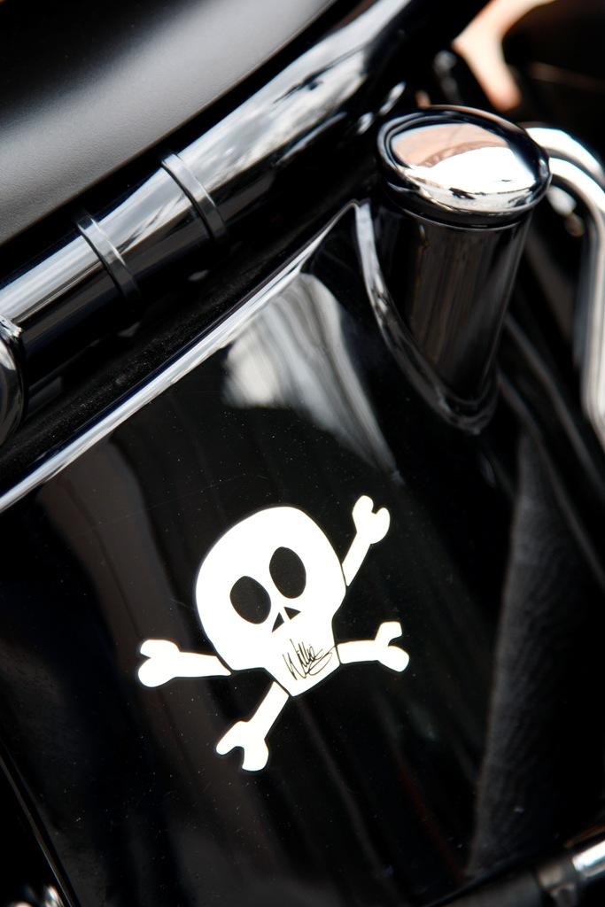 harley-davidson-gama-dark-custom-anagrama-11.jpg