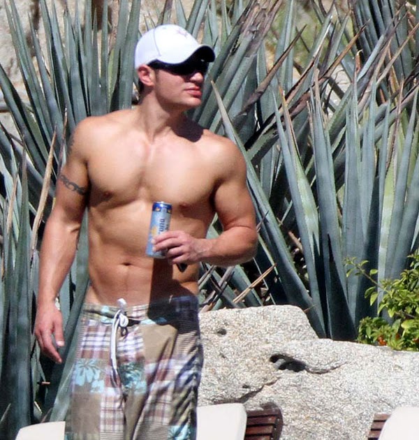 As A Picnic Basket Nick Lachey Looks Great