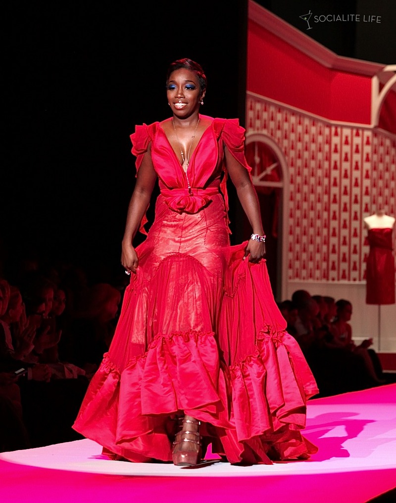 [gallery_enlarged-heart-truth-red-dress-runway-2010-photos-02122010-60.jpg]