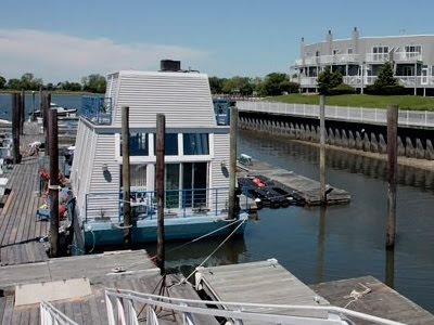 Houseboats Manorhaven NY