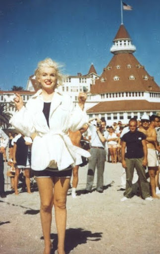 Marilyn Monroe beach scene in Some Like it Hot