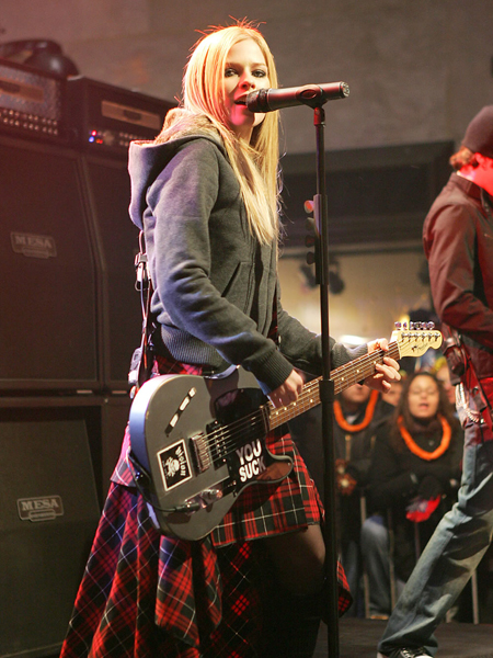 Inilah Avril Lavigne Sedang Konser, Cantik Seksi dan Natural Banget