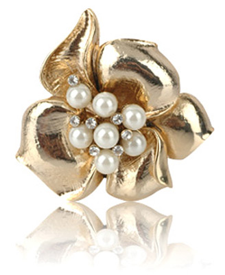 [gold+and+pearl+brooch+-+7.80.jpg]