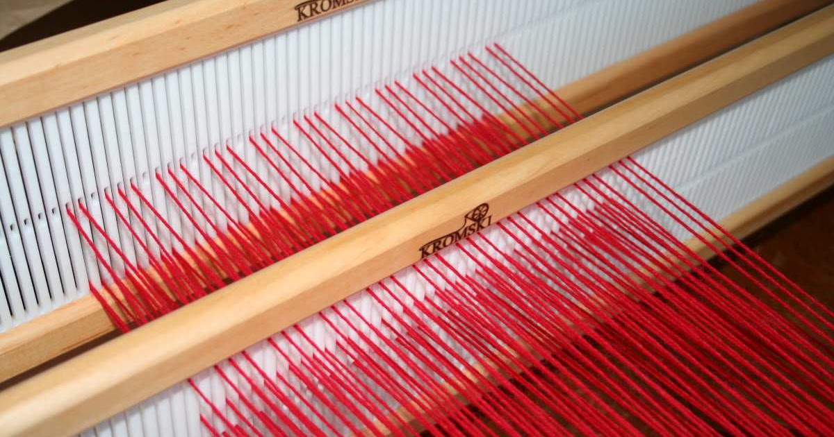 Sue knits and spins Twill on the rigid heddle loom
