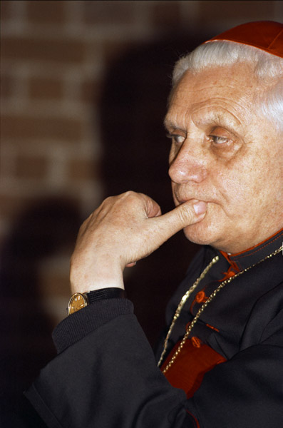 [Ratzinger+the+thinker.jpg]