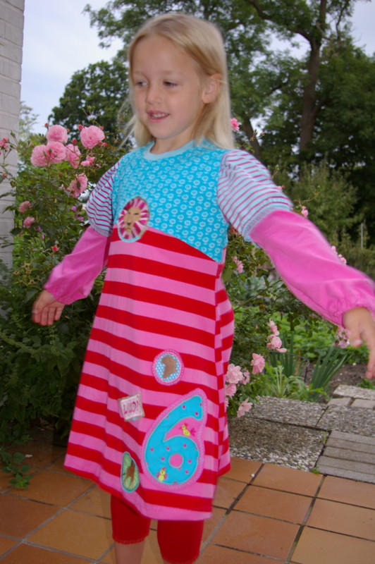 [Geb.+Emilia+angezogen+vorne.JPG]