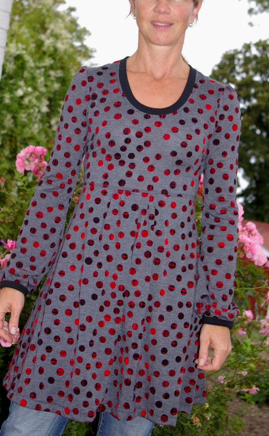 [Graue+Ulla+angezogen.JPG]