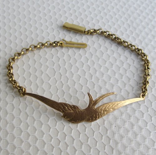 Simple beauty - flying bird bracelet