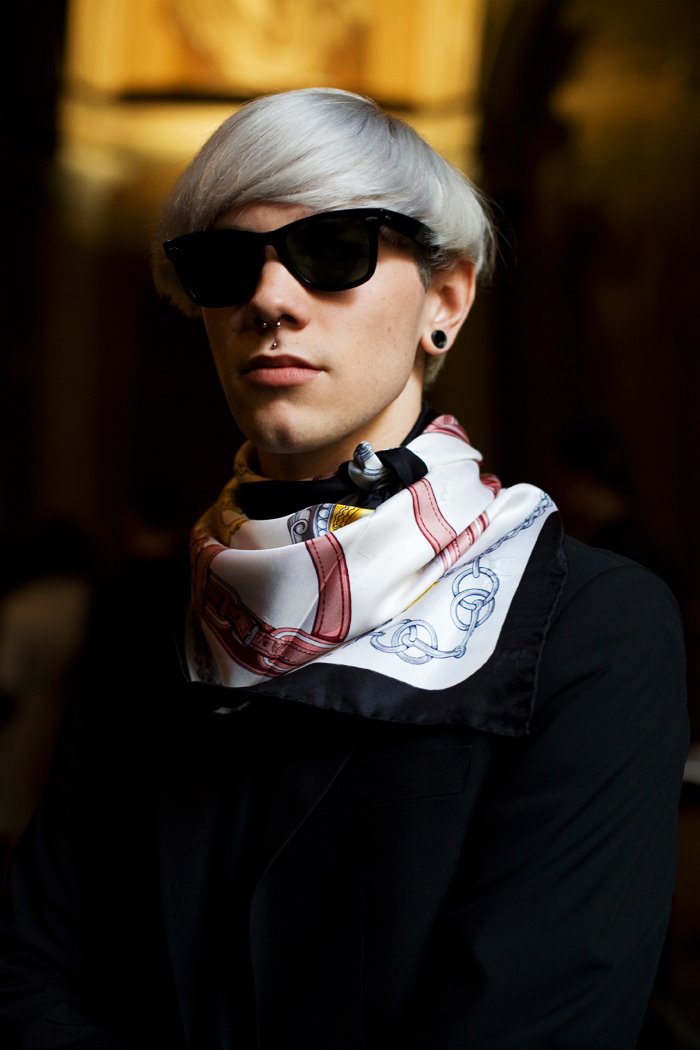 [9228BurScarfWeb.jpg]