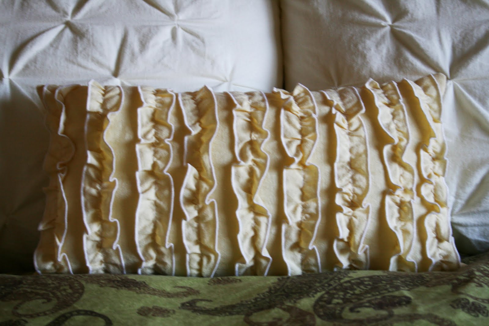 I Create It Ruffle Pillow Tutorial