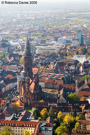[295px-Freiburg_from_above.jpg]