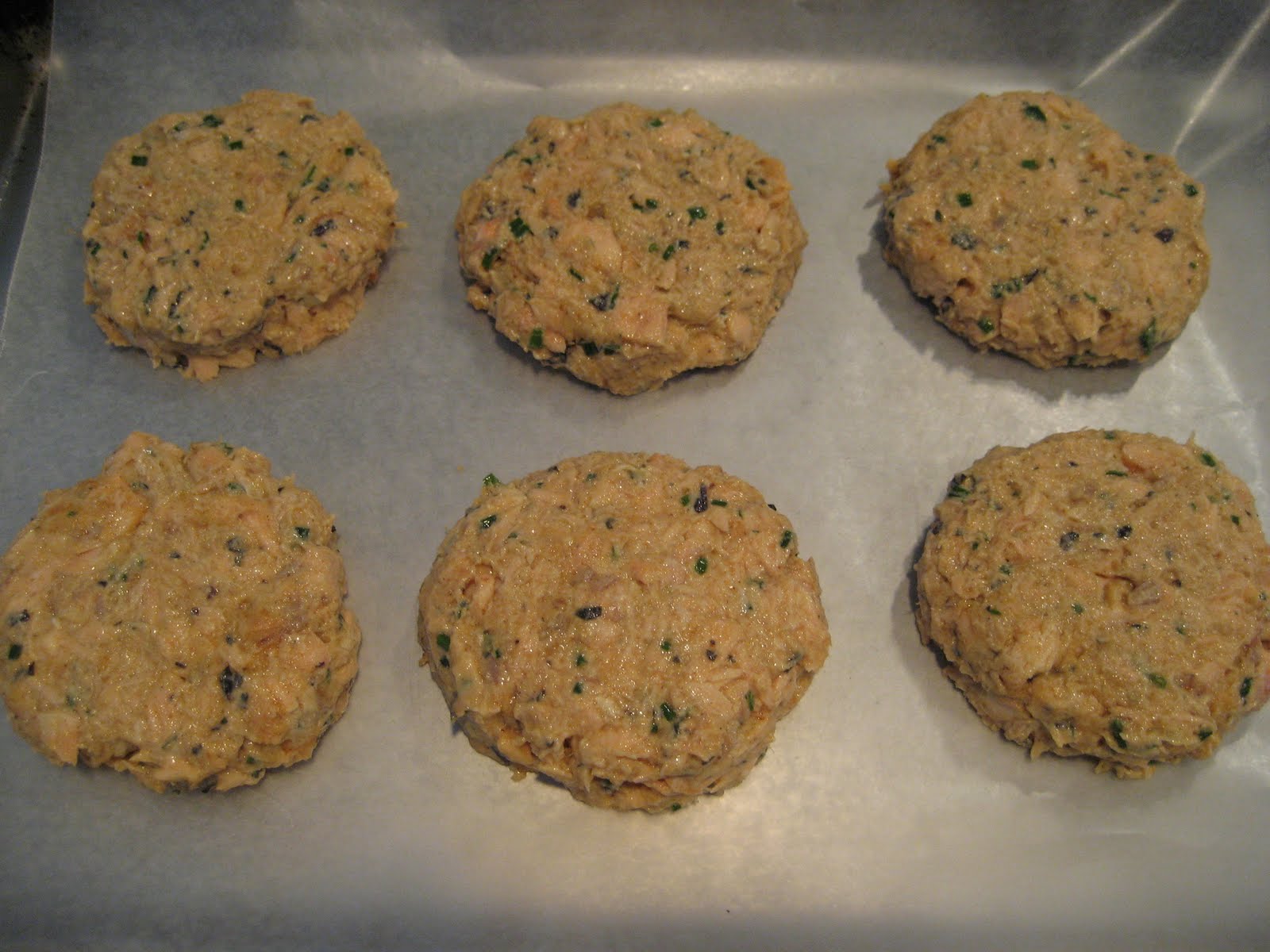 Mission Food Asian Salmon Cakes with Sriracha Aioli