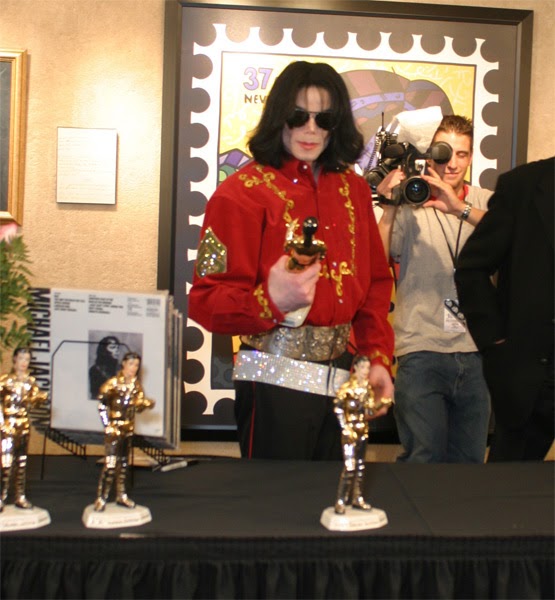 Michael Jackson The collection Official porcelain ''HIStory'' statues