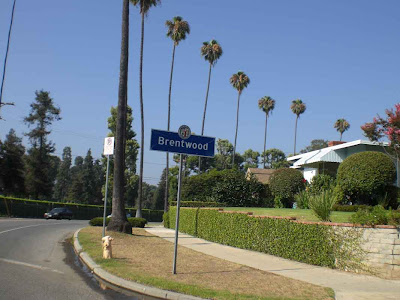Entering Brentwood at Montana Avenue