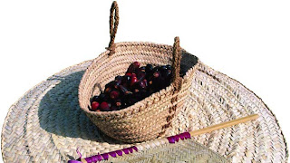 نقره لتكبير أو تصغير الصورة ونقرتين لعرض الصورة في صفحة مستقلة بحجمها الطبيعي