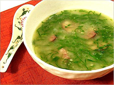 http://1.bp.blogspot.com/_r-URSHeACqA/SFuJf40Af-I/AAAAAAAAEF4/kS8AaaLHBkE/s400/caldo%2Bverde%2B(Small).jpg