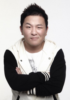 Huh Gak receives offers from YGE, Cube Entertainment, and E-TRIBE