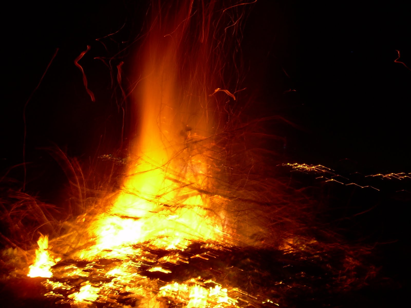 [8+the+big+fire.JPG]