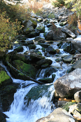 [lava_lake_waterfall.gif]